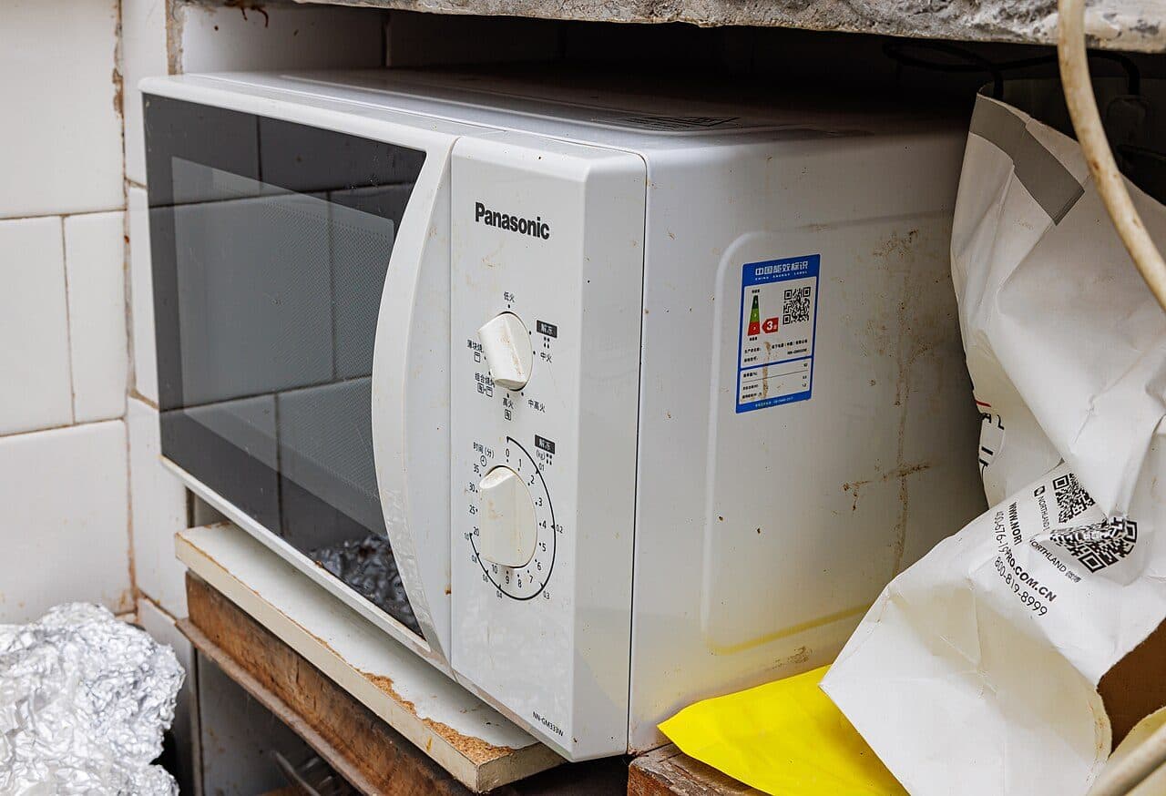 LG Microwave — photo 1 of 3
