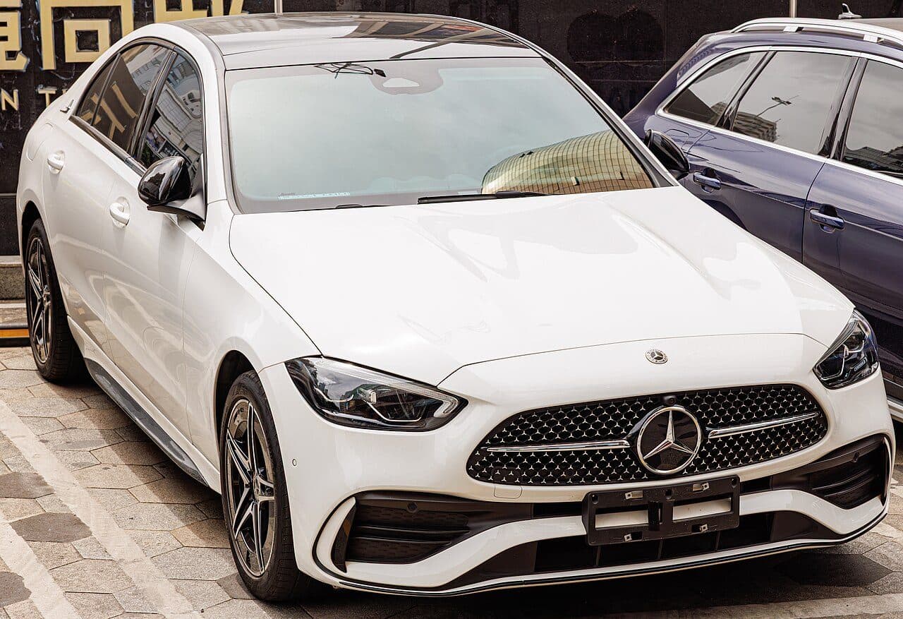 2018 Mercedes-Benz C200 — photo 2 of 2