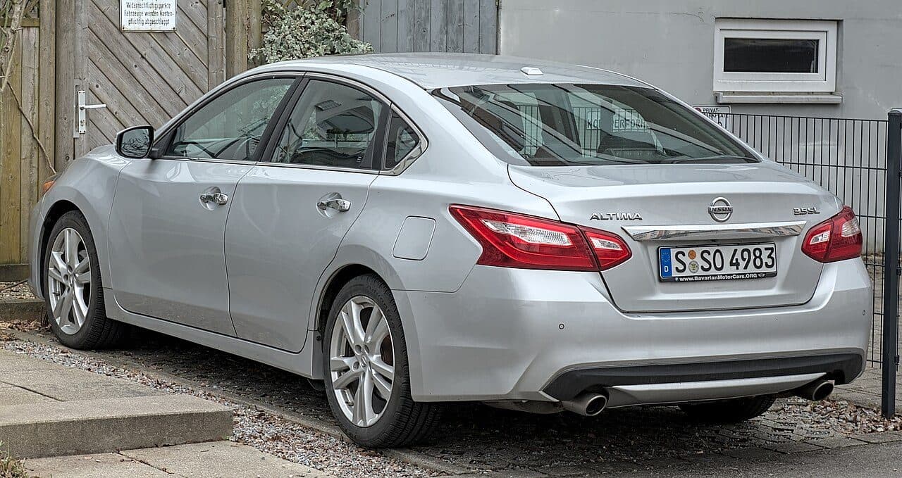 2015 Nissan Sentra — photo 2 of 3
