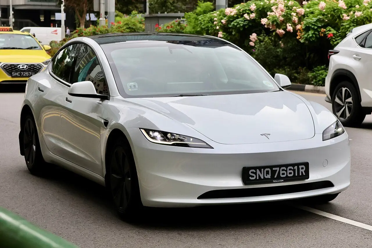 2018 Tesla Model S — photo 2 of 3